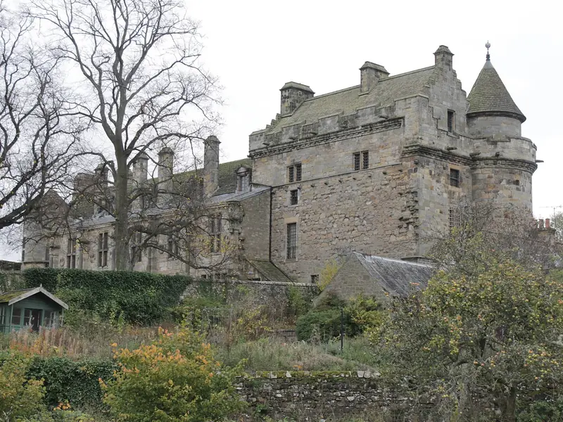Falkland Palace visto dai giardini in autunno